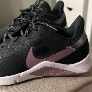 Nike legend essential 2 premium